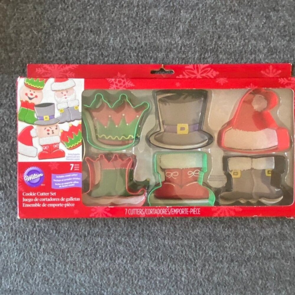 wilton  7pc Christmas Cookie cutter set new in box